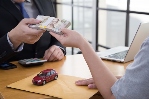 Benefits of Selling Your Car for Cash in Orlando